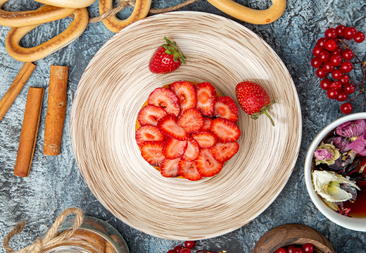 Çilekli Kaşık Pasta